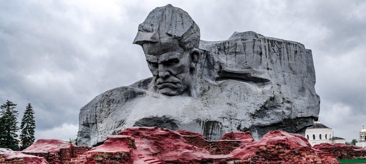 Манумент Мужнасць на Брэсцкай крэпасці