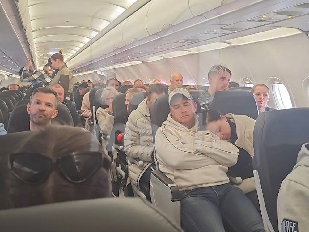 Пассажиры UJ681