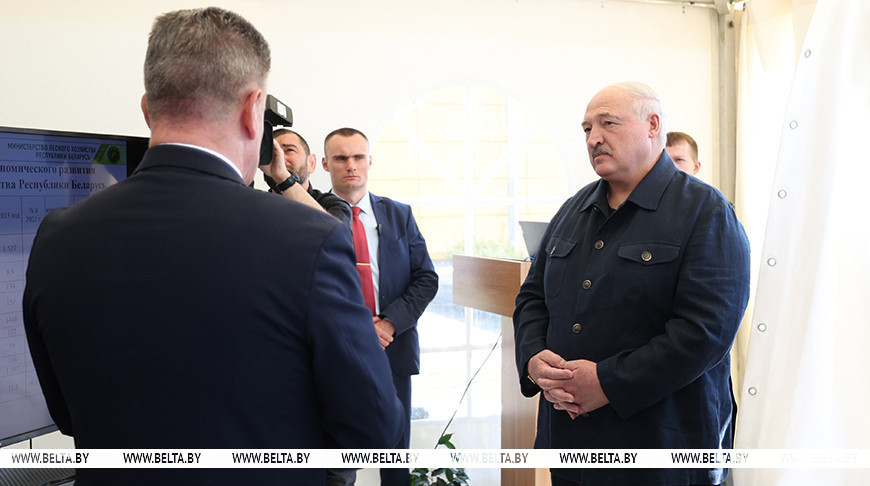 Лукашенко во время рабочей поездки в Витебскую область и посещения агрогородка Копысь. Фото: БЕЛТА.