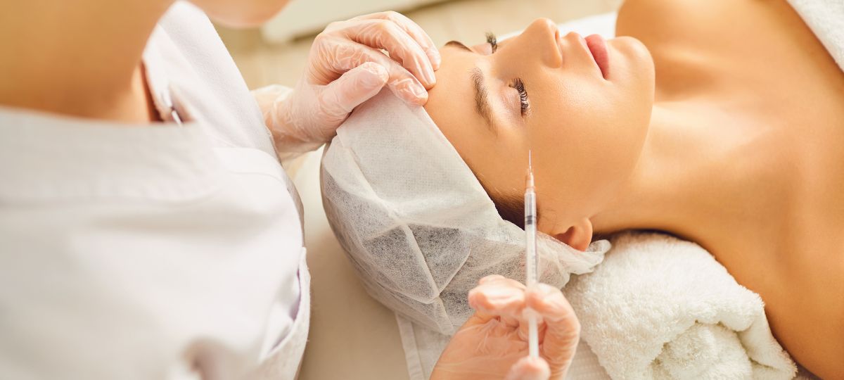 Во время оказания бьюти-услуг в косметологическом кабинете