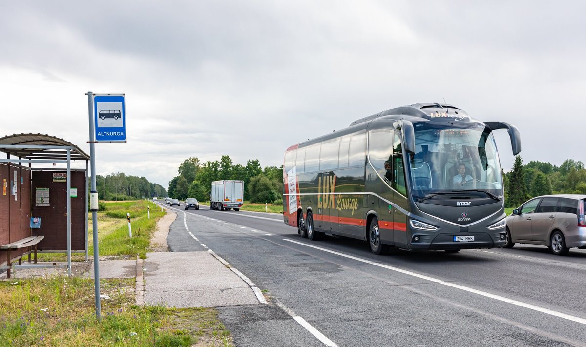 Автобус Lux Express в пути. Фото: https://turist.delfi.ee/