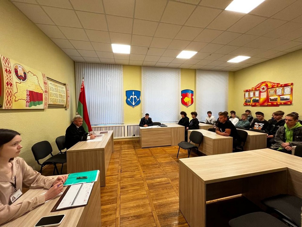 Суд в военкомате Бреста над призывником, 5 мая 2025 года. Фото из телеграм-канала военкоматов Брестской области