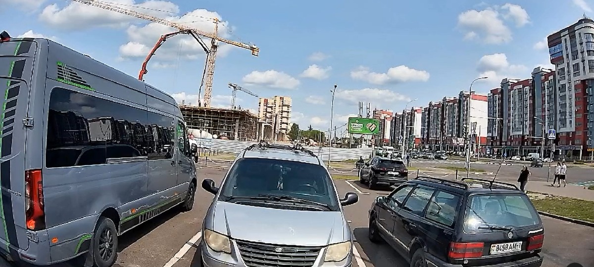 Перед обрушением каркаса строящегося ТРЦ в Бресте. Скриншот видео