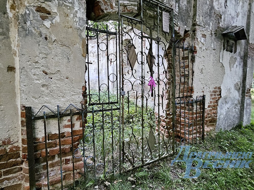 Руины костела Святого Духа в Дрогичинском районе