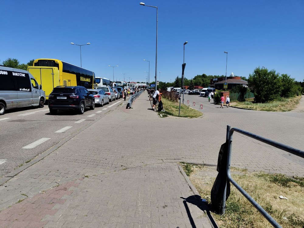 Поворот на центрум возле пункта пропуска «Тересполь». Здесь «толики» любят влазить в очередь. Фото из приграничного чата