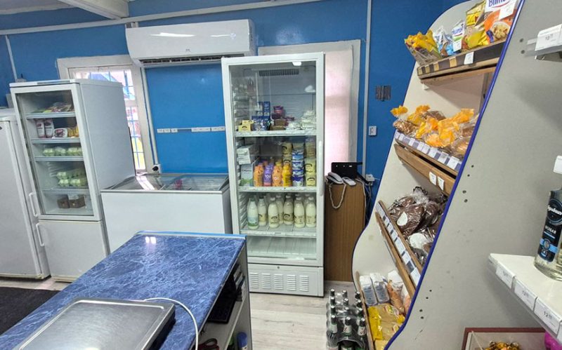 Внутри магазина в деревне Добрый Бор в Барановичском районе. Фото: «Наш край»