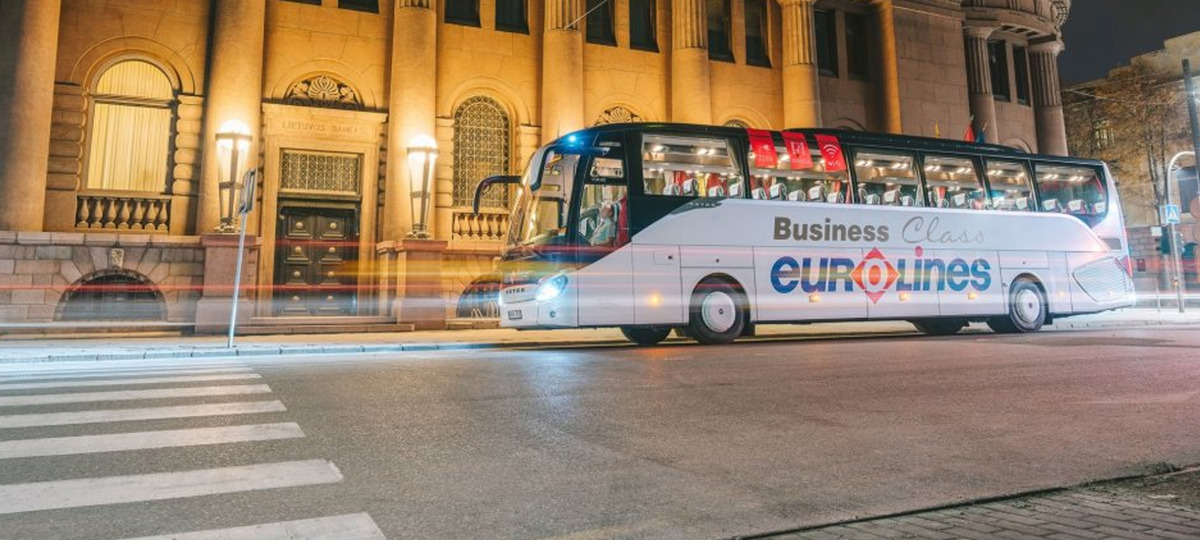 Автобус Eurolines в дороге