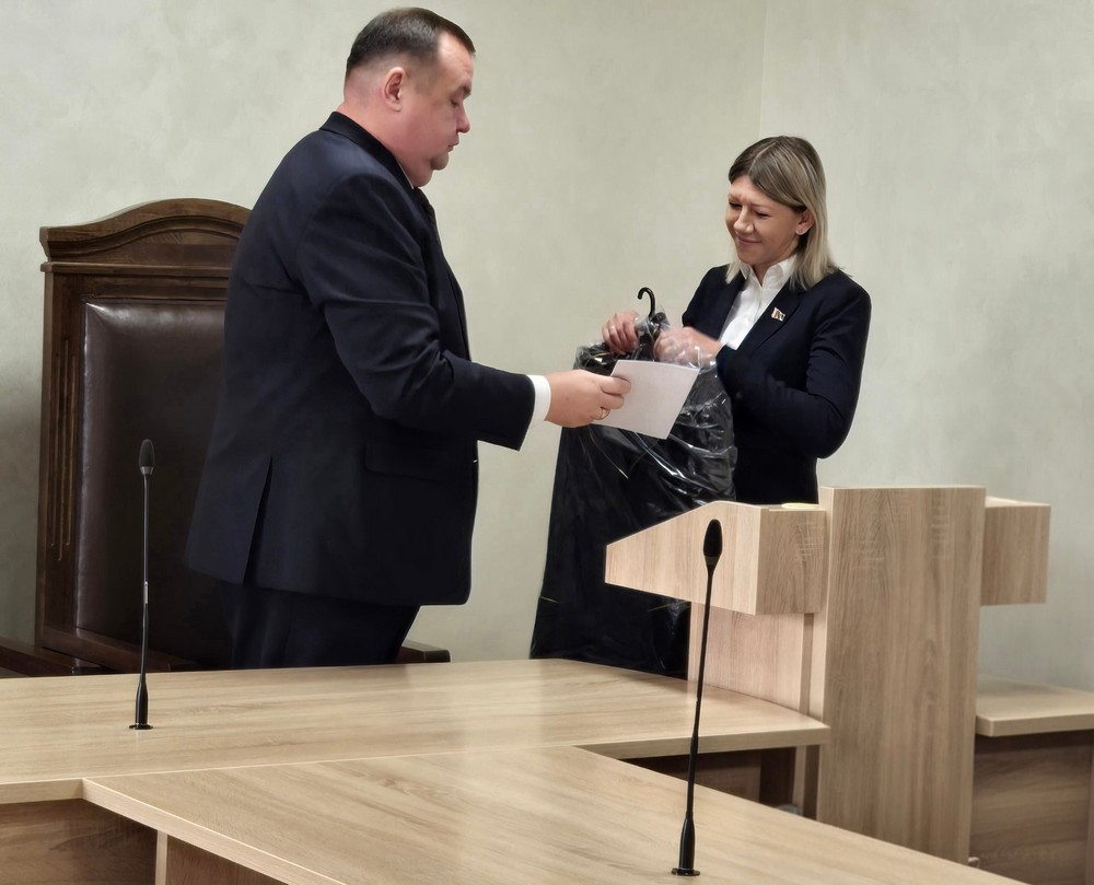 Судья суда Малоритского района Кристина Хомичук во время присяги. Фото: Брестский областной суд