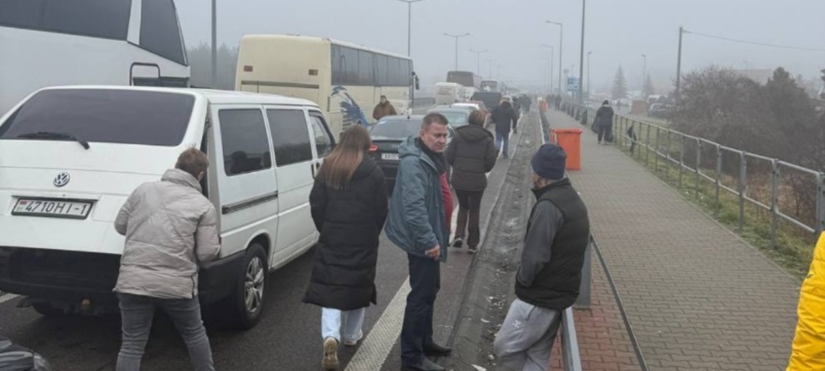 Очередь на границе Польши с Беларусью в декабре 2025 года. Фото из приграничного чата